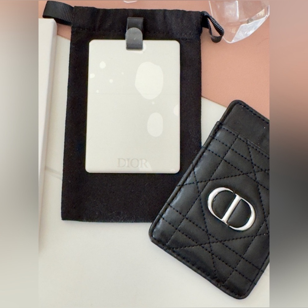 Dior Silver Rouge Balm Compact Mirror
With Case - Picture 2 of 4